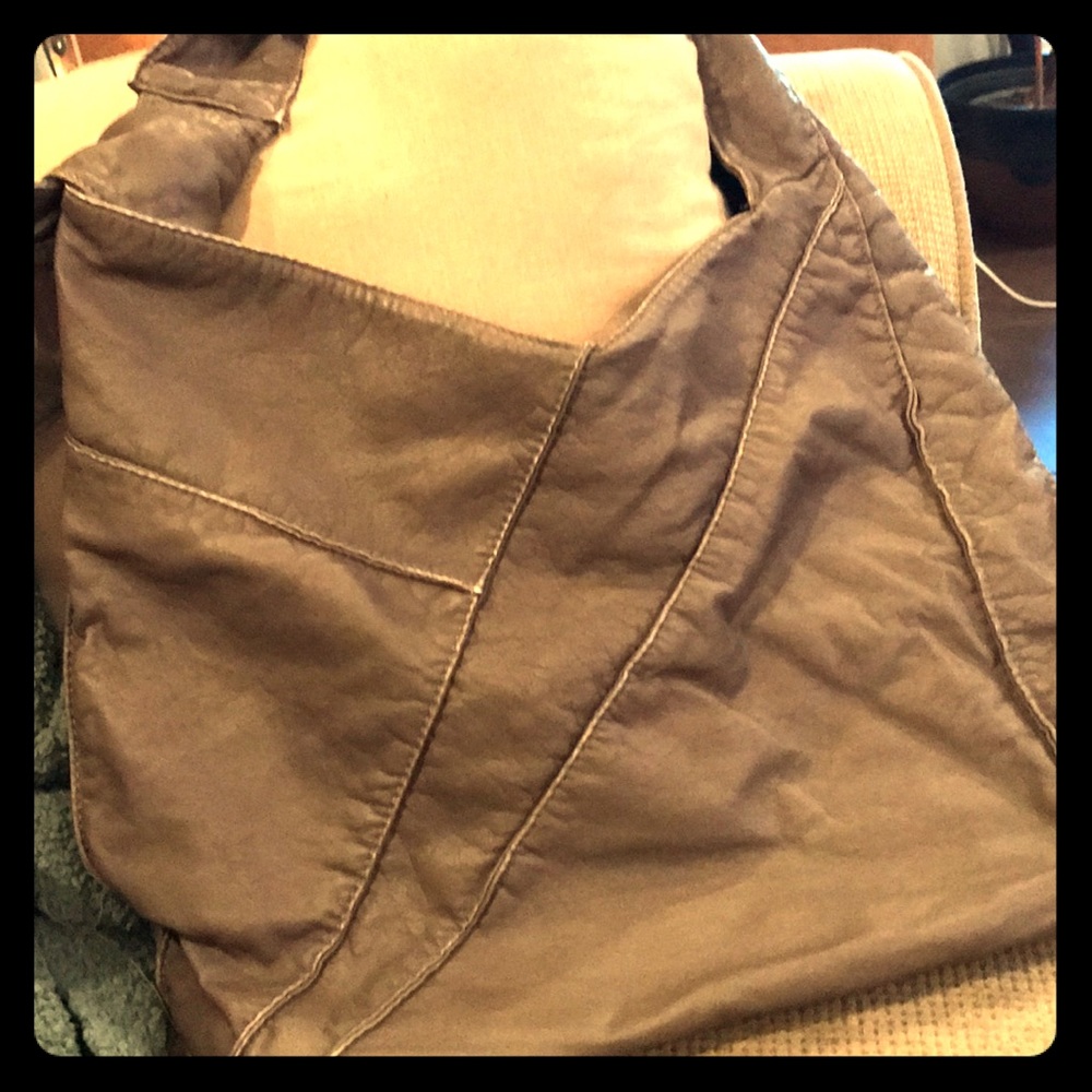 Shoulder bag w interior pockets